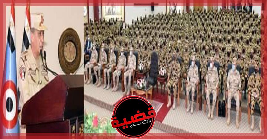 وزير الدفاع يلتقى مقاتلي قوات الصاعقة