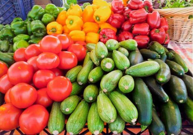 سعر كيلو البصل والطماطم اليوم السبت في سوق العبور