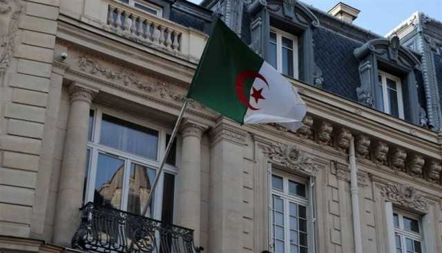 ”حملة تضليلية”.. الجزائر تنفي وقف منح التأشيرات للفرنسيين