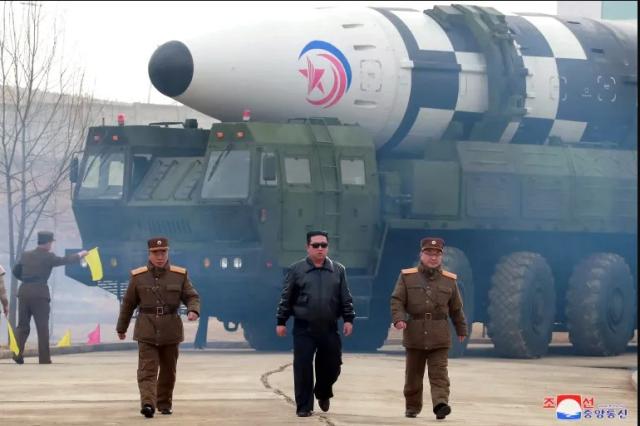 زعيم كوريا الشمالية يقود تدريبا نووياً.. ويدعو إلى الاستعداد لهجوم ضد الأعداء