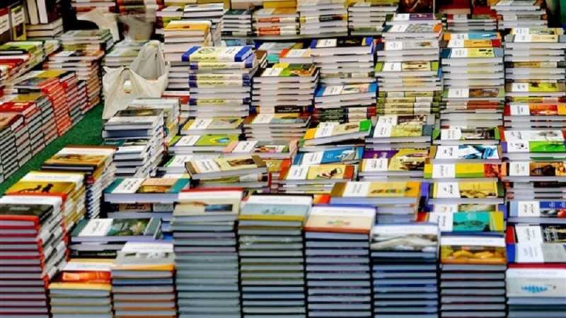 تحذير برلماني من ارتفاع أسعار الكتب الخارجية بالمكتبات
