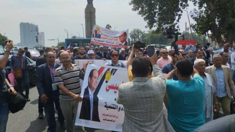 انطلاق مسيرة نقابة المعلمين إلى كوبري قصر النيل لدعم الرئيس السيسي