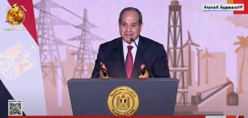الرئيس السيسى يطالب الحضور بـ «حكاية وطن» الوقوف تحية إلى شهداء مصر