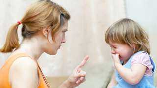 أخصائي إرشاد نفسي: التنمر والخوف من العقاب والمشكلات الأسرية أسباب كذب الأطفال