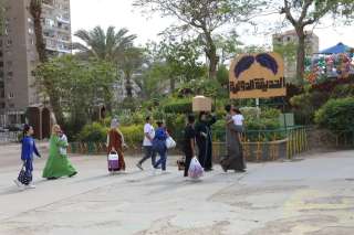 محافظ القاهرة يشارك المواطنين الاحتفال بشم النسيم في الحديقة الدولية
